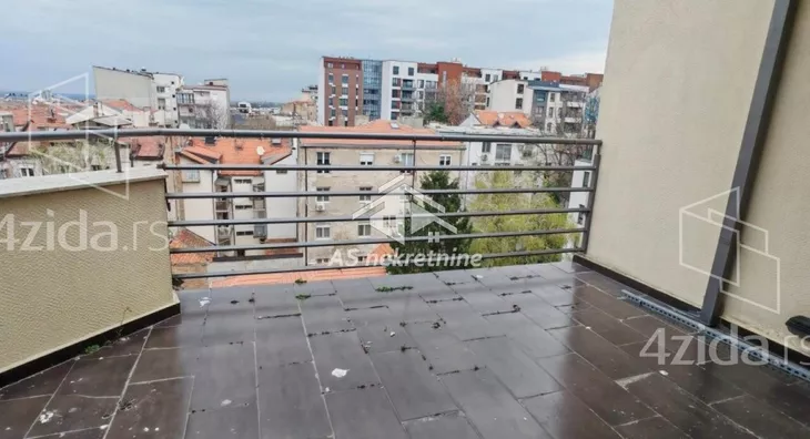 Šestosoban stan | 4zida