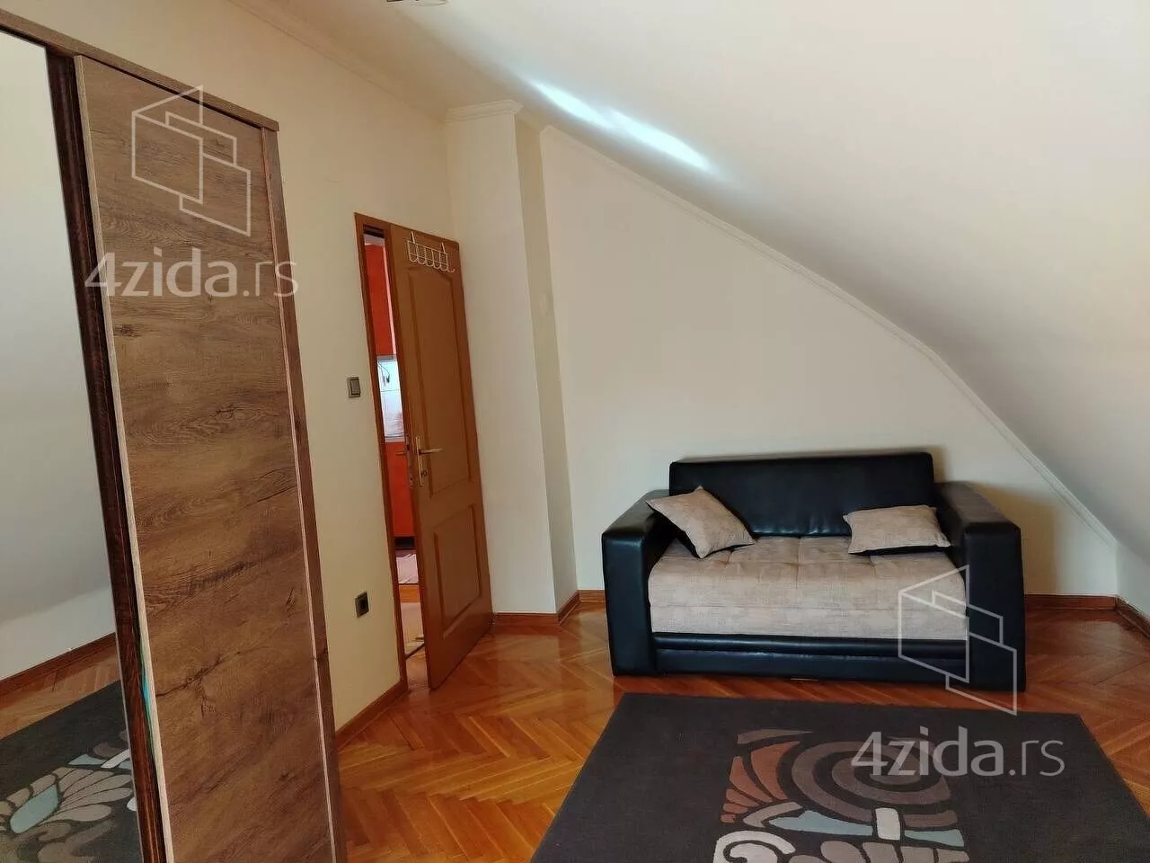 Petosoban stan | 4zida