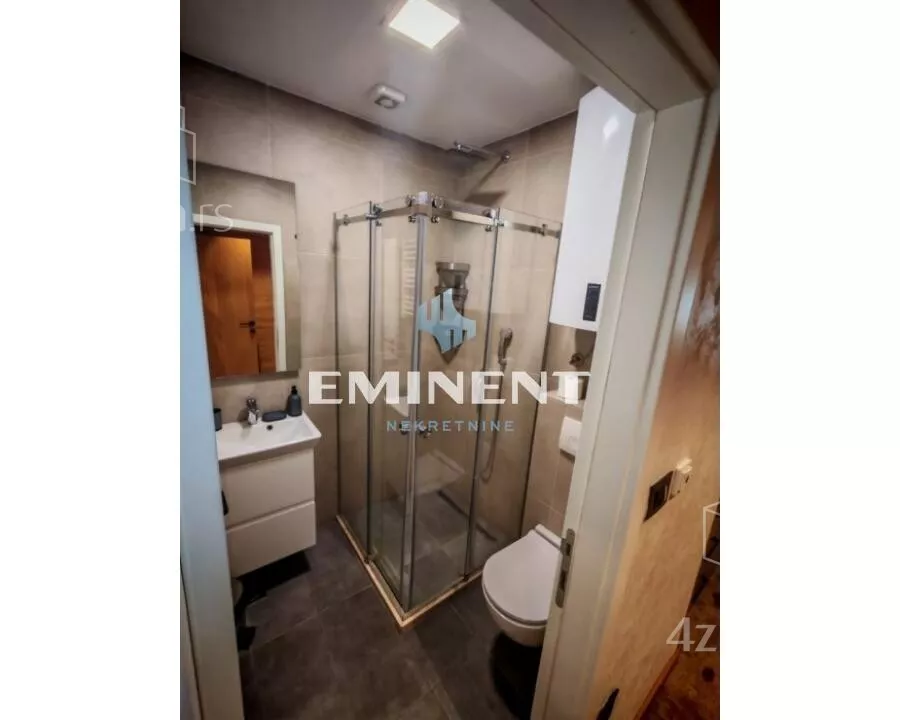 Šestosoban stan | 4zida