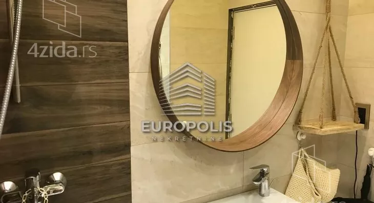 Četvoroiposoban stan | 4zida