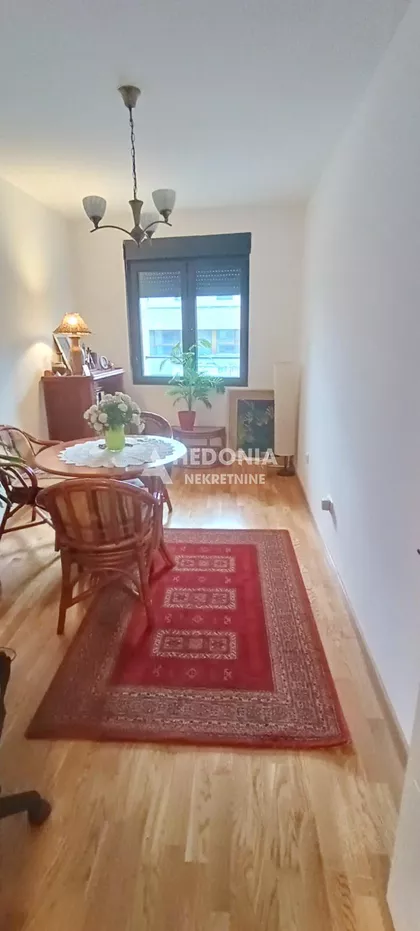 Trg mučenika | 4zida.rs