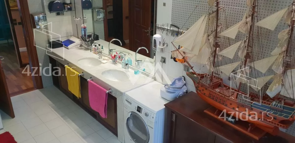 Petosoban stan | 4zida