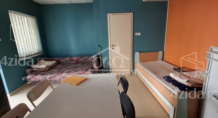 Poslovna zgrada | 4zida