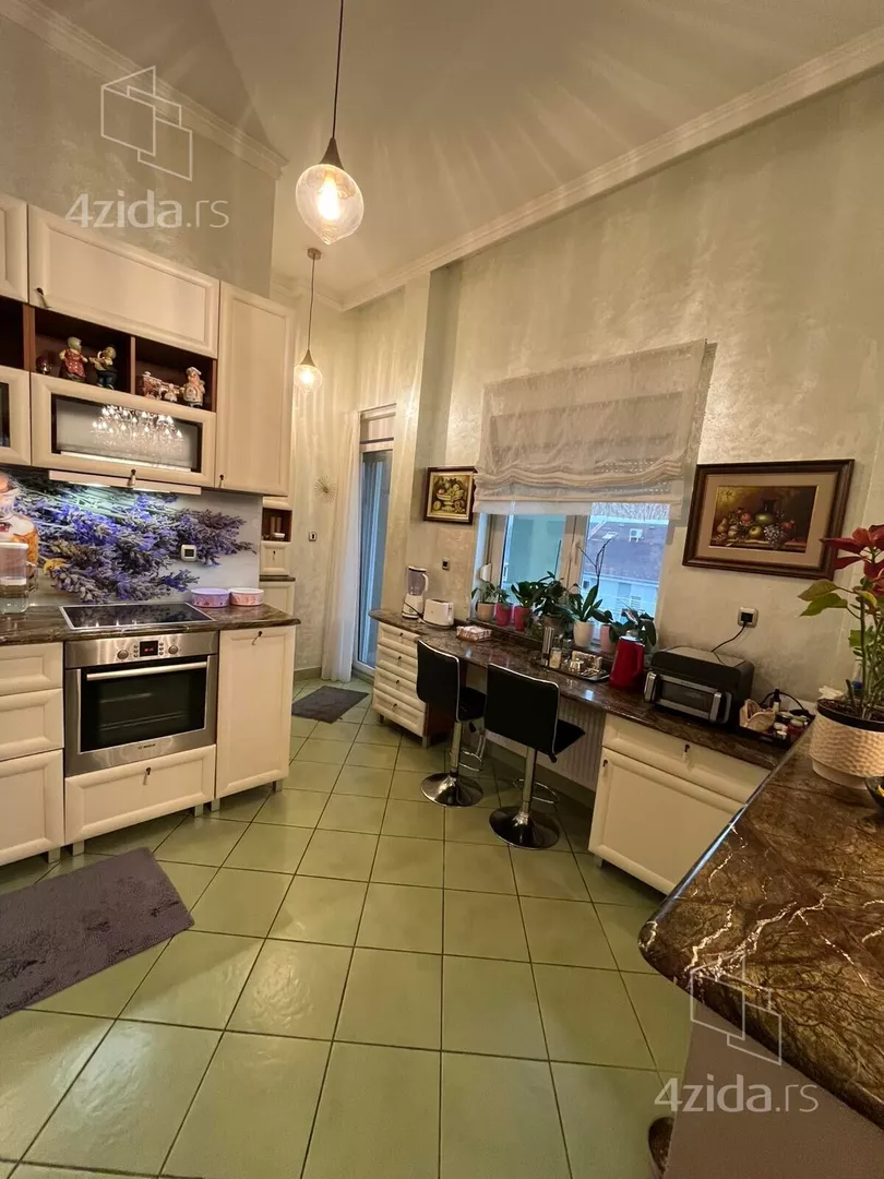 Petosoban stan | 4zida