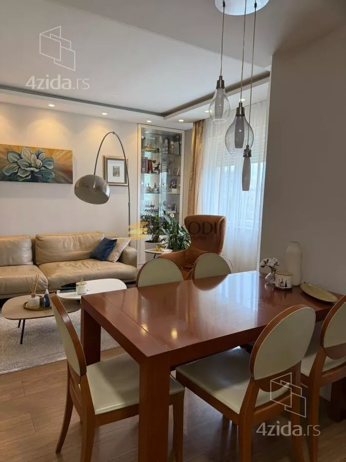 Petosoban stan | 4zida