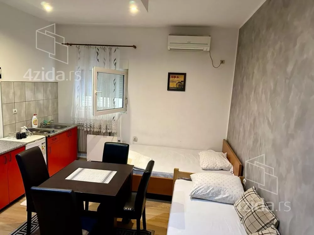 Poslovna zgrada | 4zida