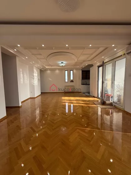 Crveni Krst Vračar | 4zida.rs