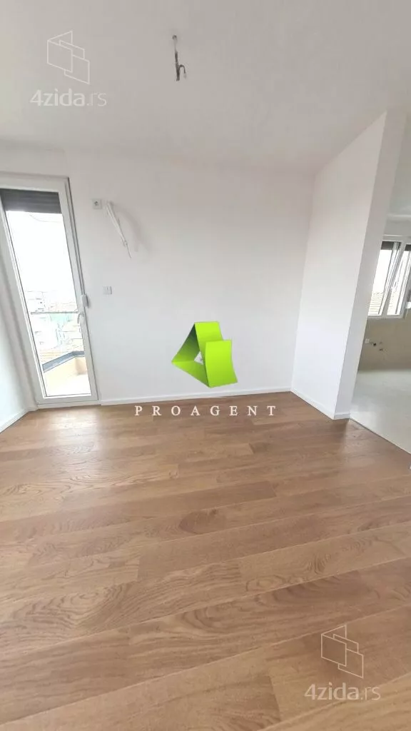Četvoroiposoban stan | 4zida