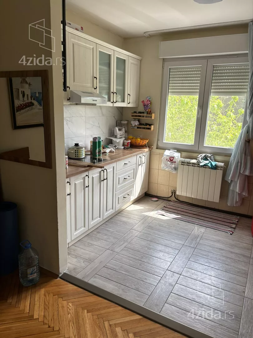 Petosoban stan | 4zida