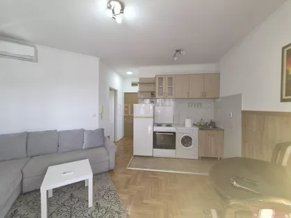 Kneževačka | 4zida.rs