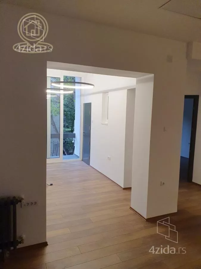 Četvoroiposoban stan | 4zida