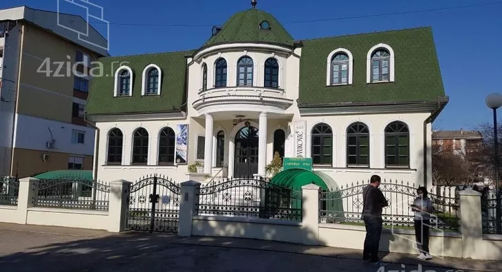 Poslovna zgrada | 4zida