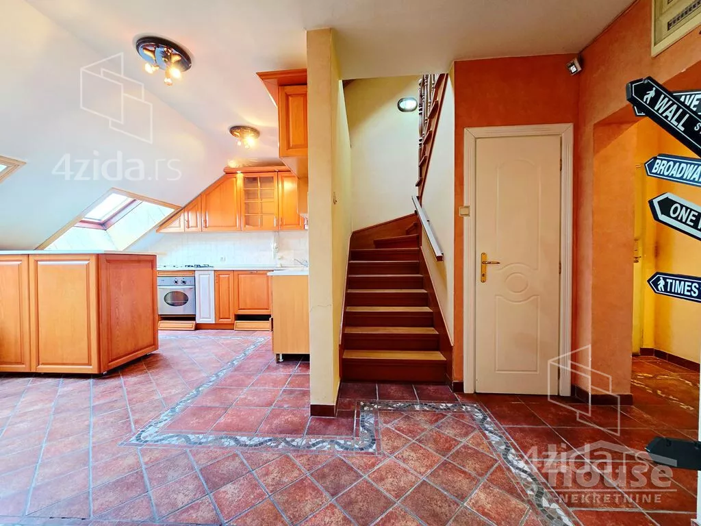 Petosoban stan | 4zida