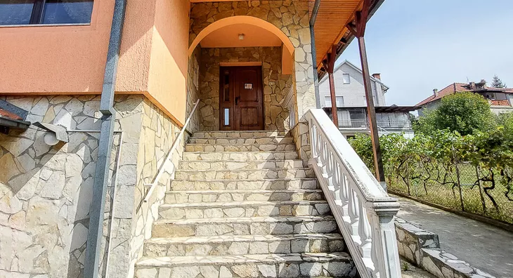 5-etažna kuća | 4zida