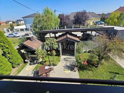 Stari Banovci | 4zida.rs