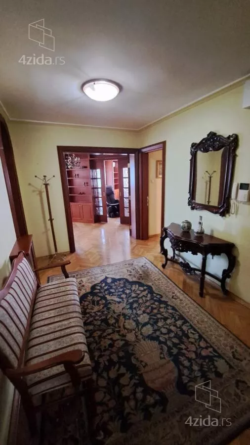 Četvoroiposoban stan | 4zida