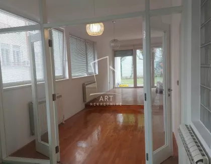 Miće Orlovića | 4zida.rs