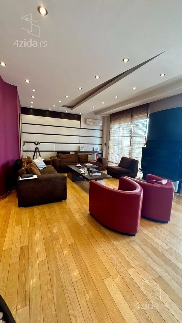 Petoiposoban stan | 4zida