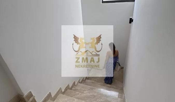 Šestosoban stan | 4zida