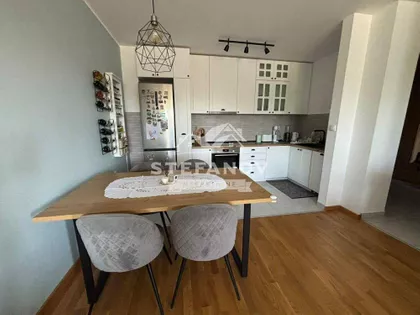 Mala Amerika | 4zida.rs