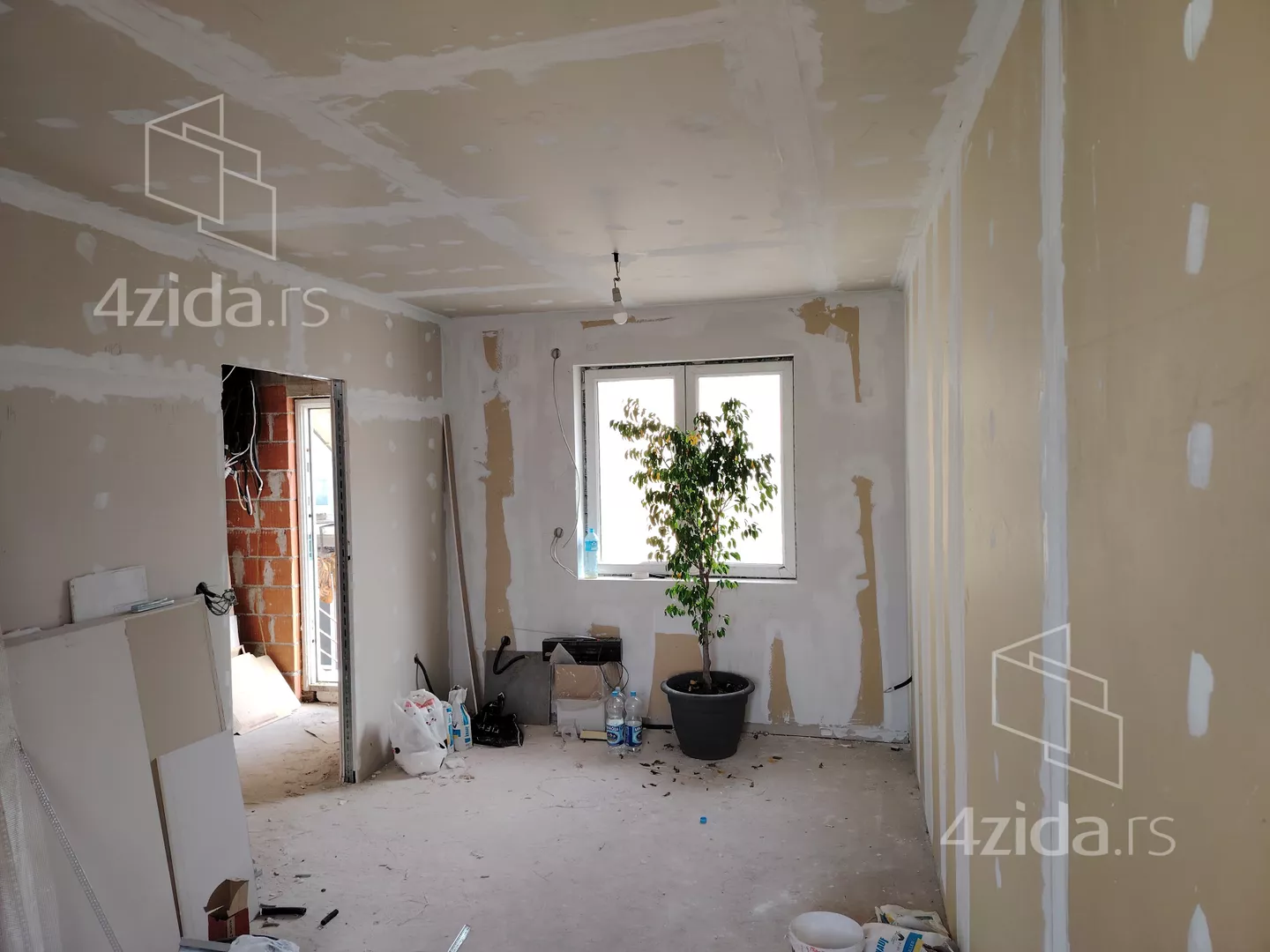 Jednoiposoban stan | 4zida