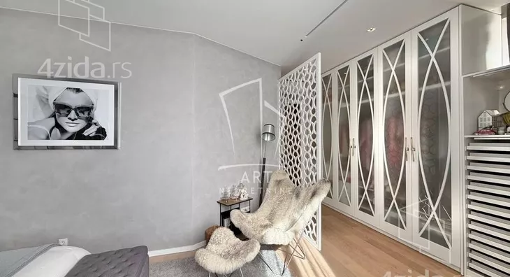 Šestoiposoban stan | 4zida