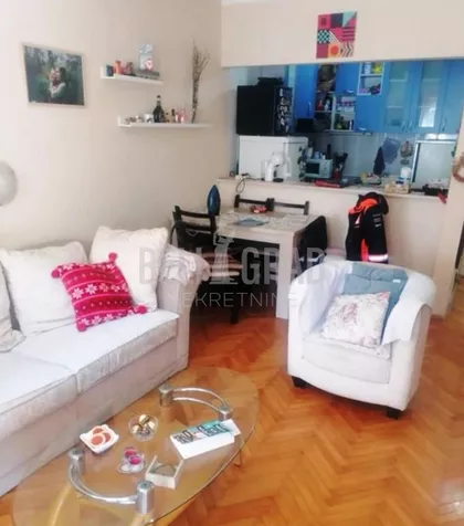 Bata Lakina | 4zida.rs