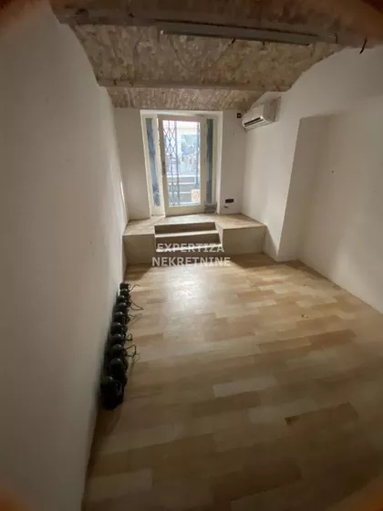 Zmaj Jovina | 4zida.rs