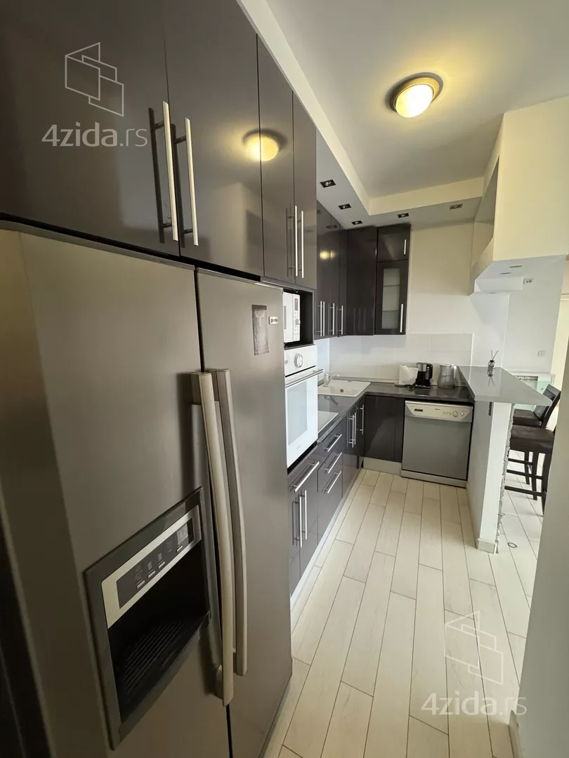 Četvoroiposoban stan | 4zida