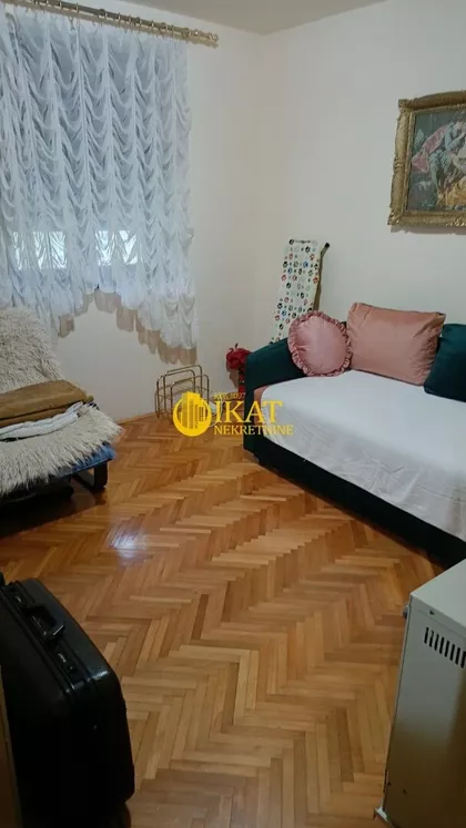 Crveno Barjače | 4zida.rs