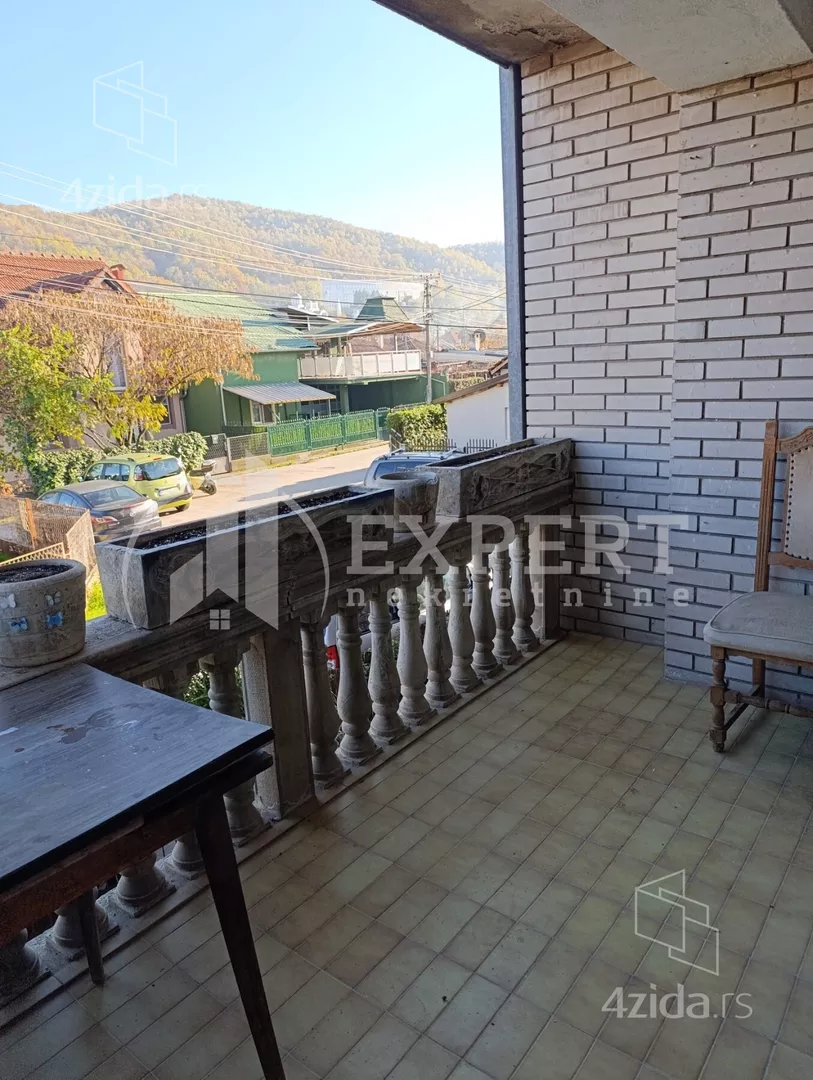 Troiposoban stan | 4zida