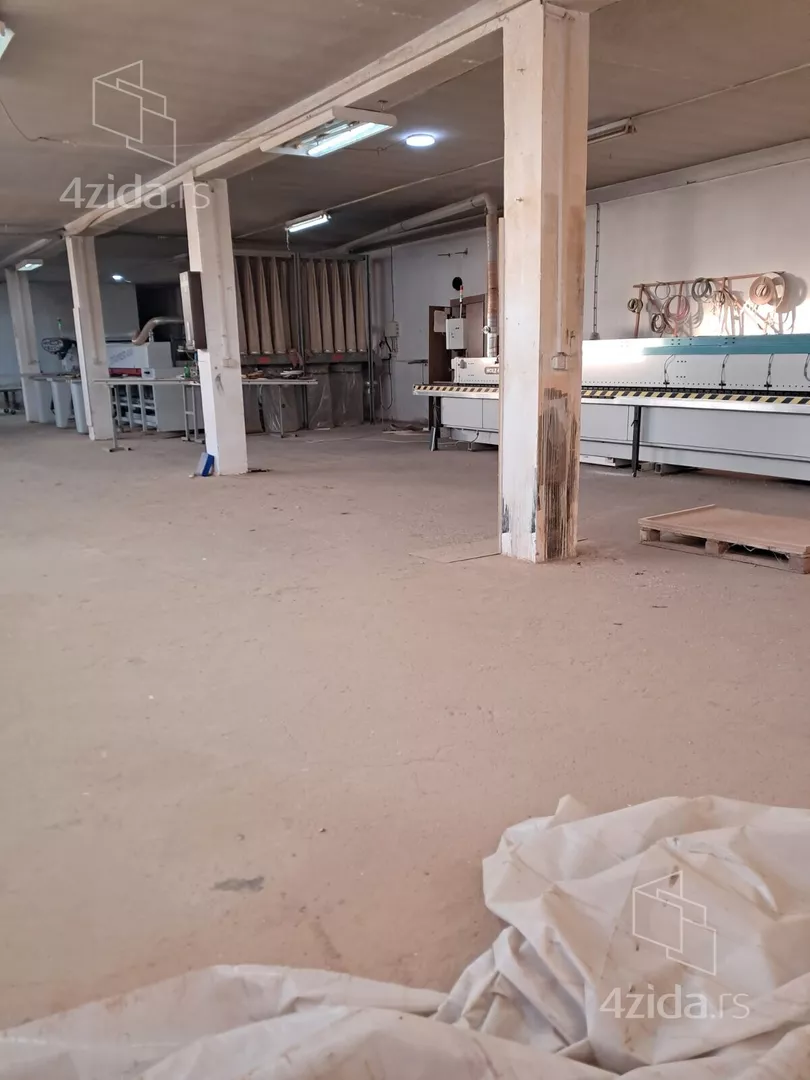 Poslovna zgrada | 4zida