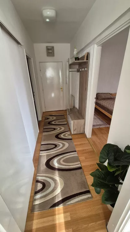 Vidovdanski Trg 1 | 4zida.rs