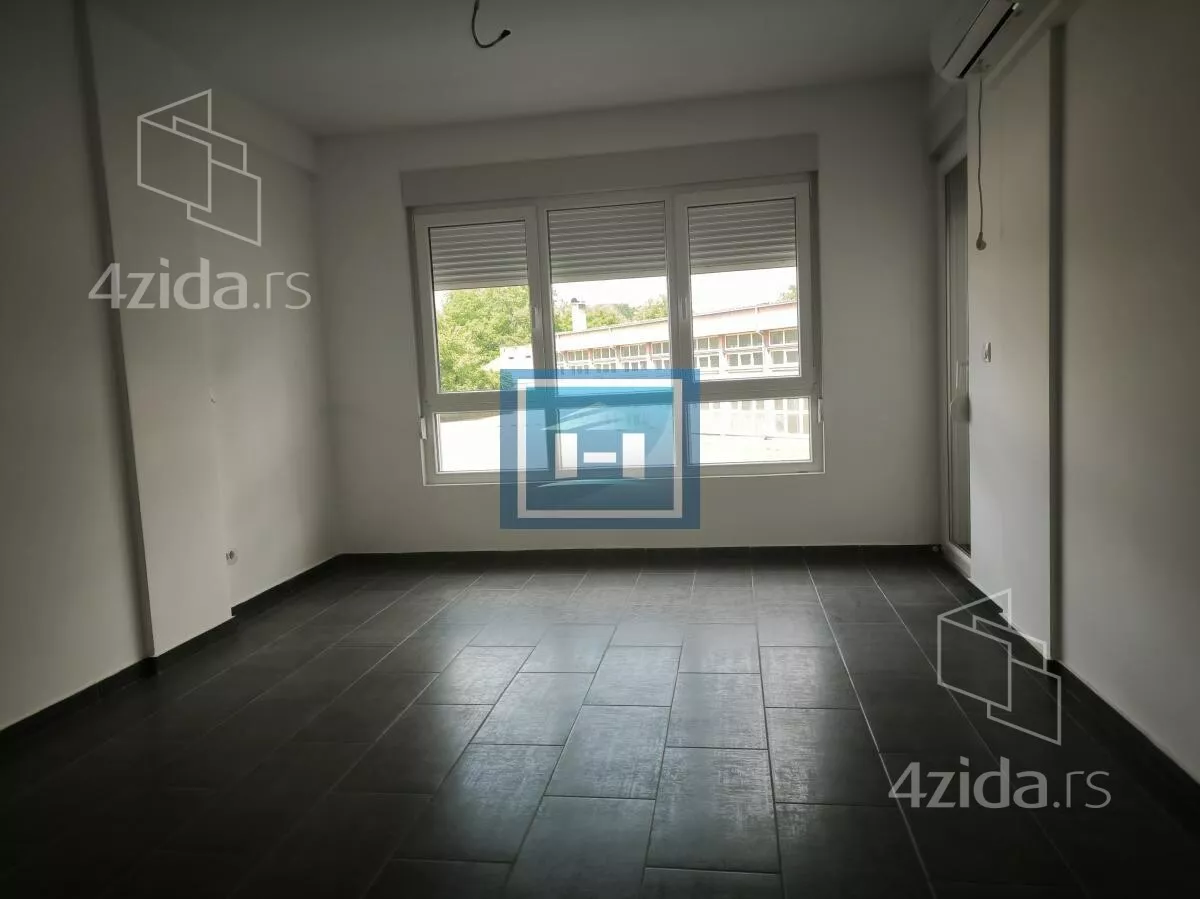 Šestosoban stan | 4zida