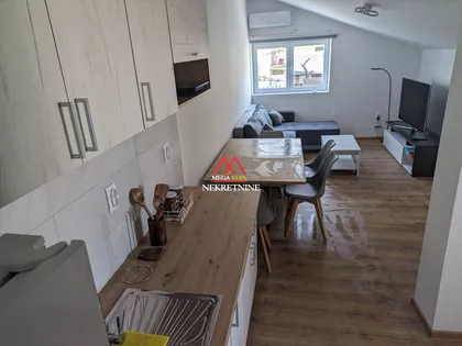 Jovana Popovića | 4zida.rs