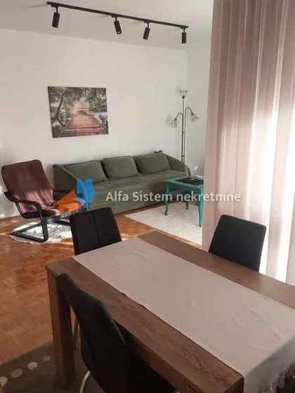 Vukov Spomenik | 4zida.rs