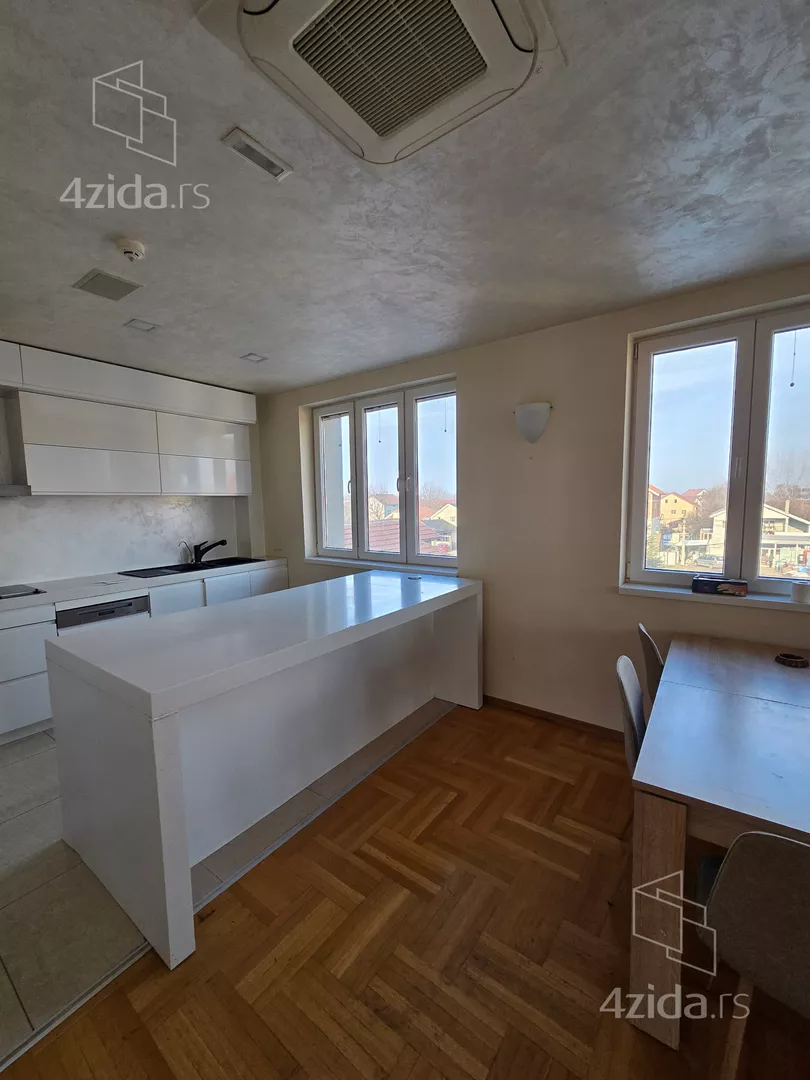 Šestosoban stan | 4zida