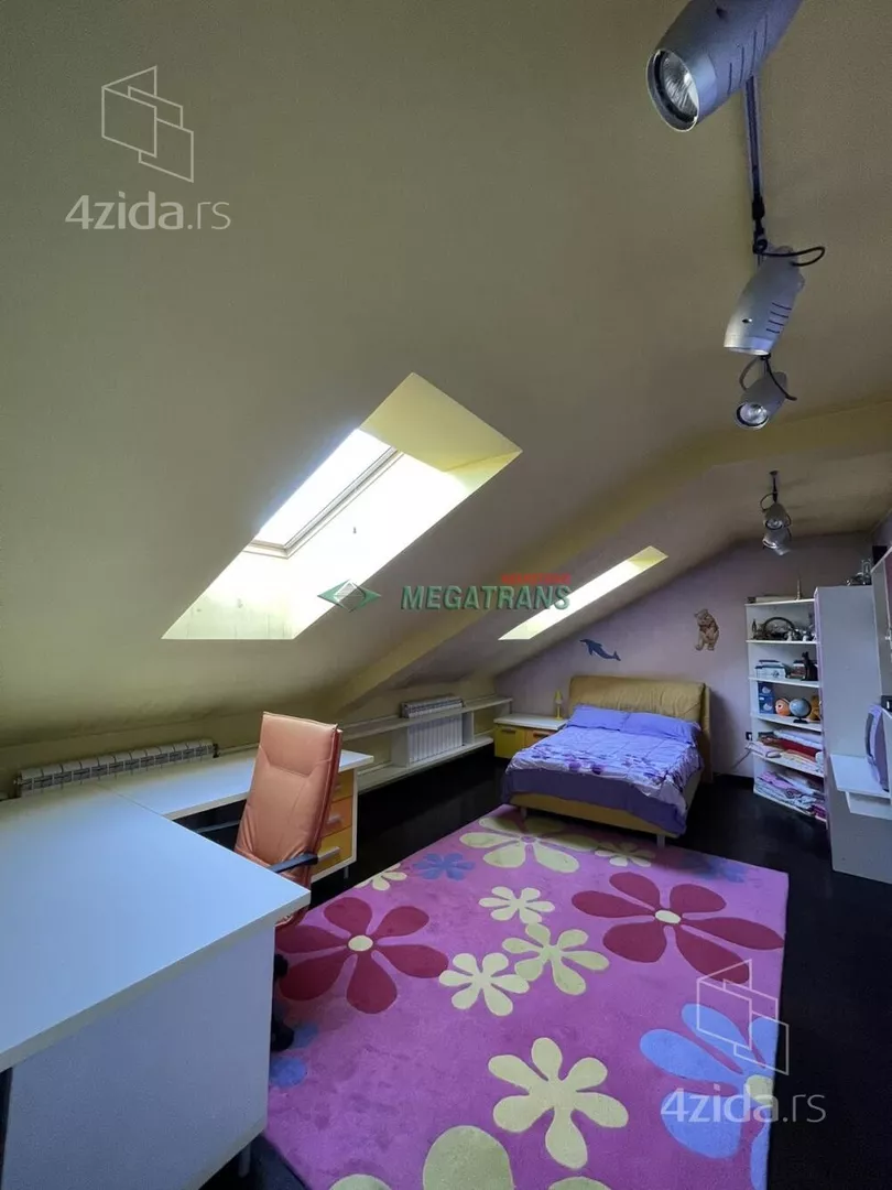 Šestosoban stan | 4zida