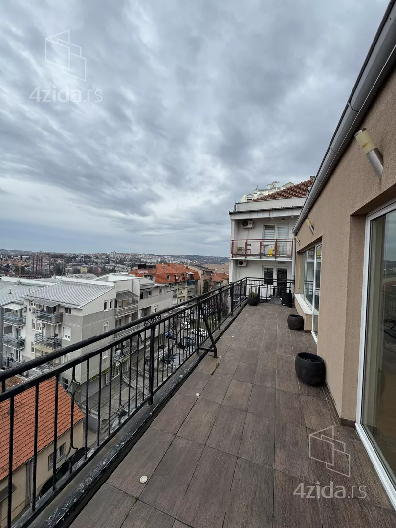 Četvoroiposoban stan | 4zida