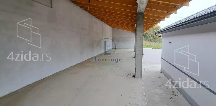 Poslovna zgrada | 4zida