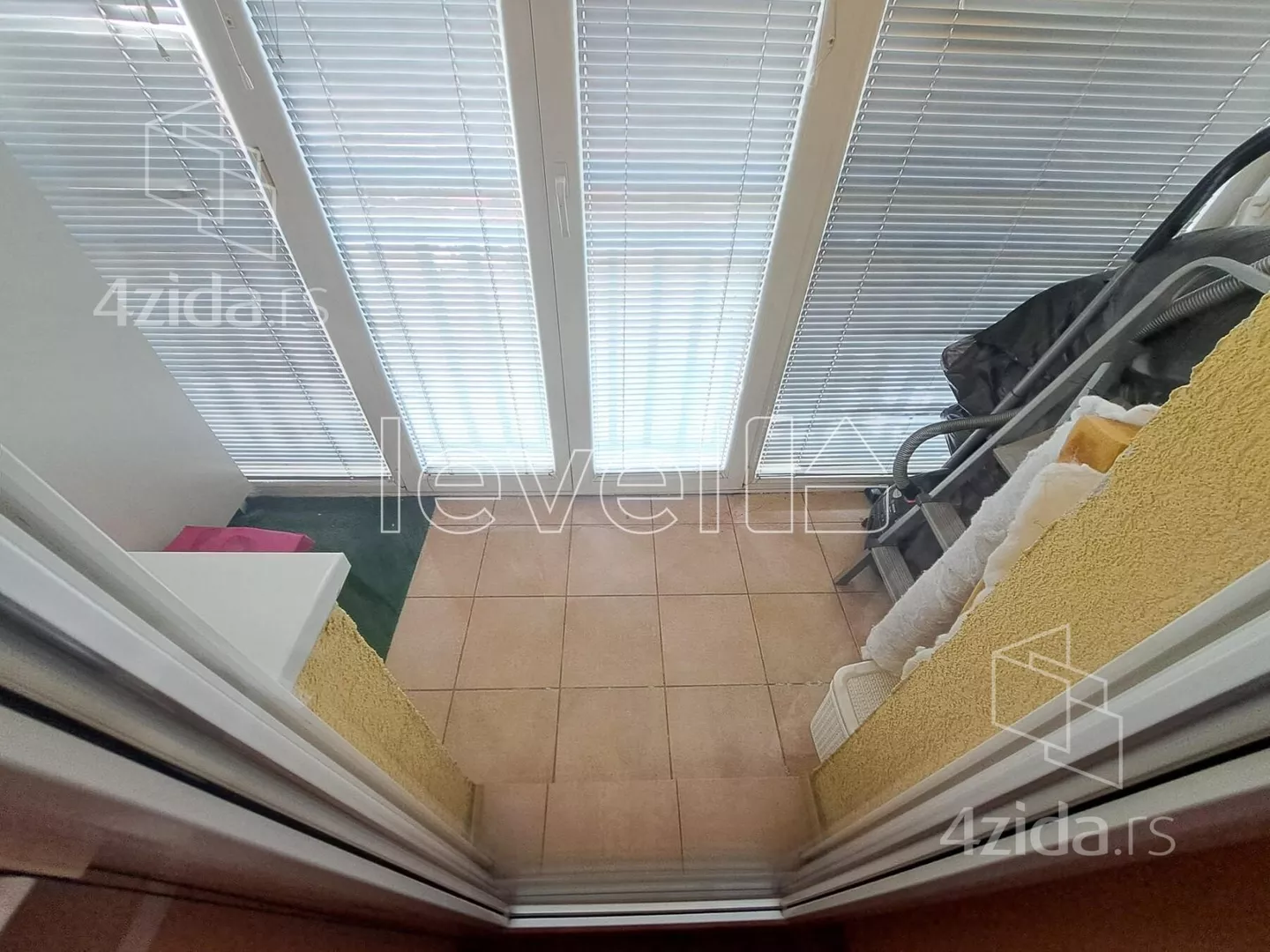 Petosoban stan | 4zida