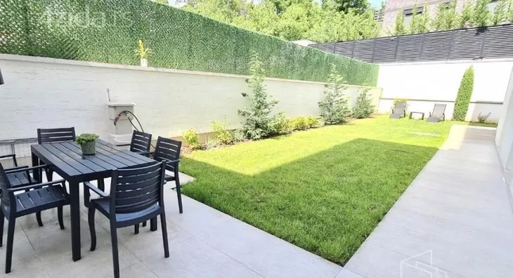 Šestosoban stan | 4zida