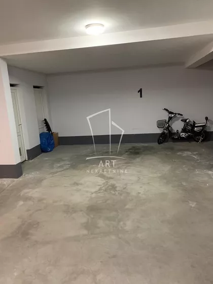 Pivljanina Baja | 4zida.rs