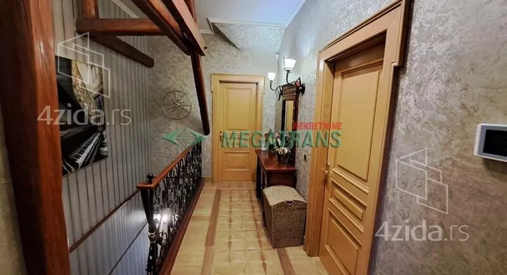 Šestosoban stan | 4zida