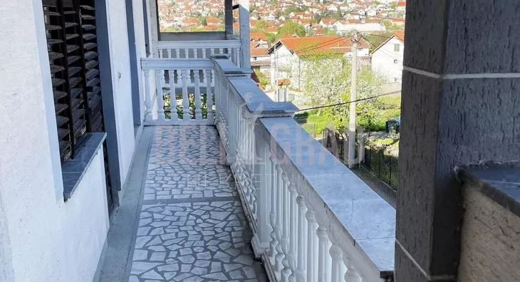 Četvoroiposoban stan | 4zida