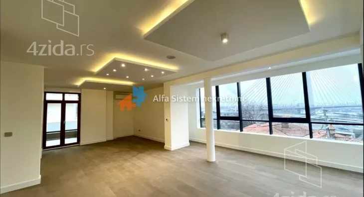 Poslovna zgrada | 4zida