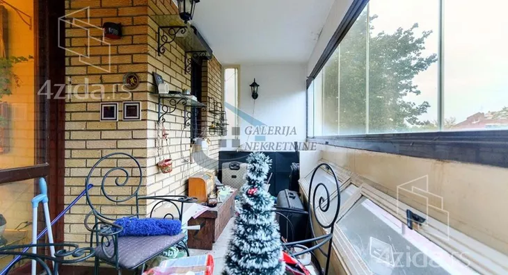 Troiposoban stan | 4zida