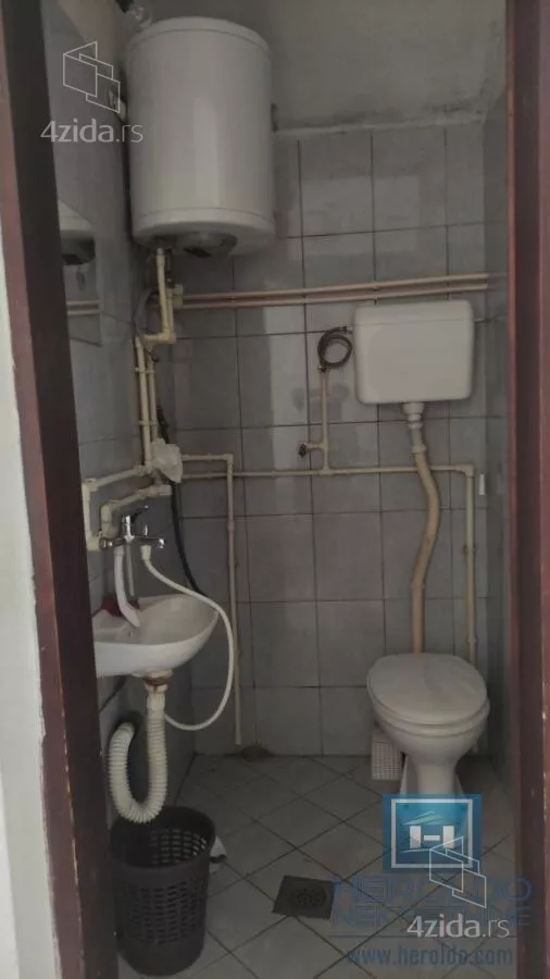 Poslovna zgrada | 4zida