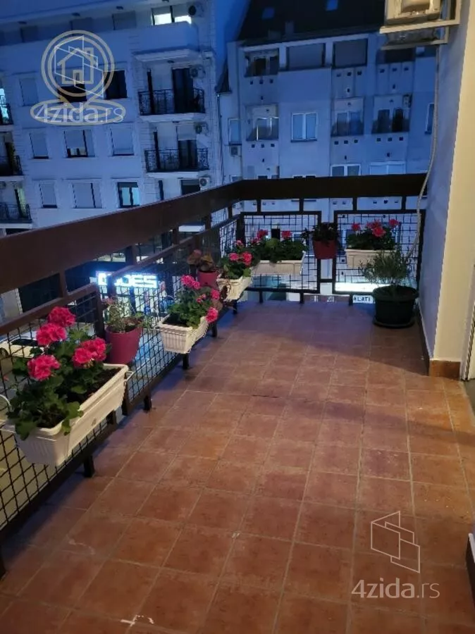 Troiposoban stan | 4zida