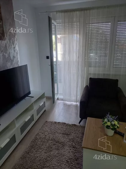 Vojvode Đurovića 26 | 4zida.rs